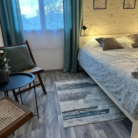 度假居 Olivia Vendeghaz *